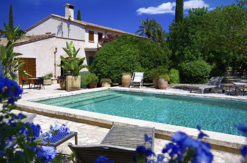 Pool bei Yoga und Detox auf Mallorca