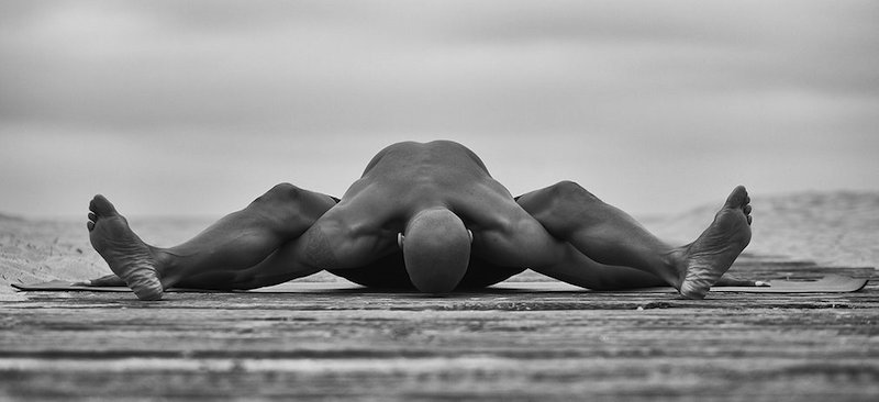 kraft durch yoga mann