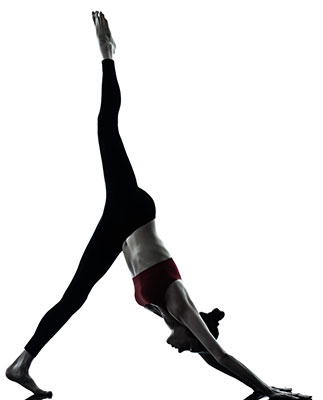 Asanas-zum-Fett-verbrennen-variation-von-adho-mukha-svanasana-herabschauender-hund